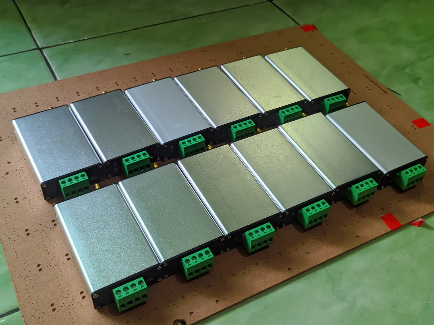 Belasan unit produk dalam casing aluminium hasil produksi